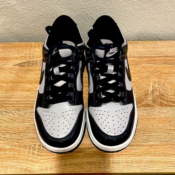 Grade School Nike Dunk Low - Picture 5 of 6